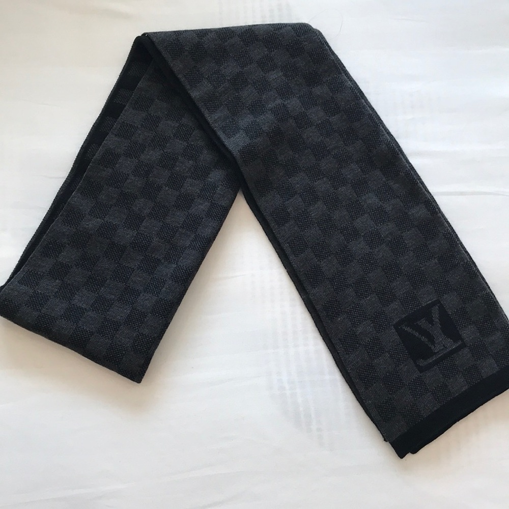 Louis Vuitton Vintage 100% wool scarf